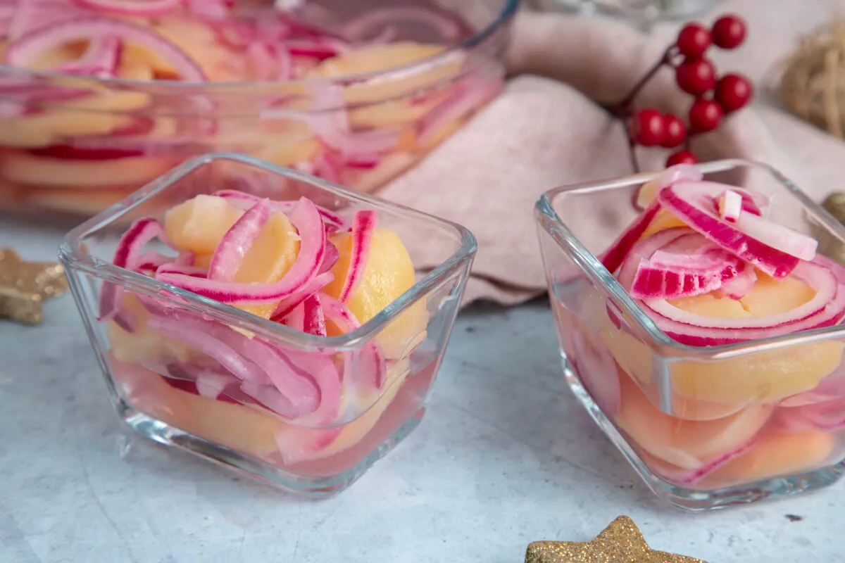 Lila hagymás krumplisaláta recept