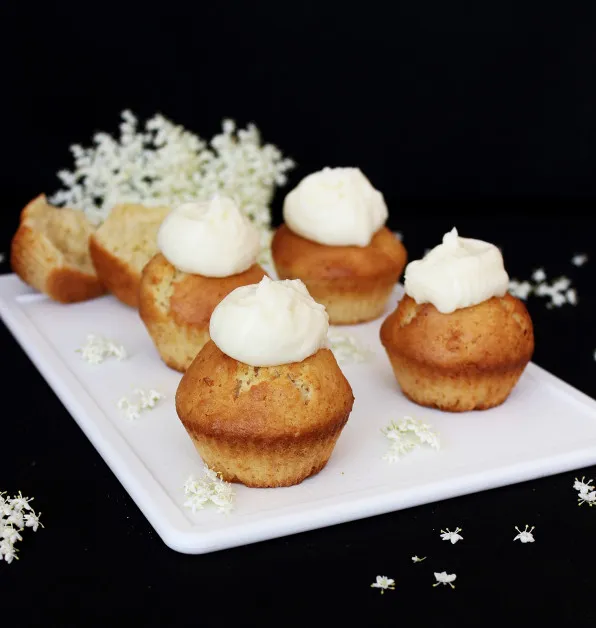 Bodzás muffin vaníliás vajkrémmel recept