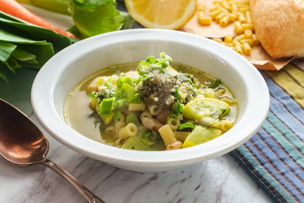 Zöld minestrone pestóval recept
