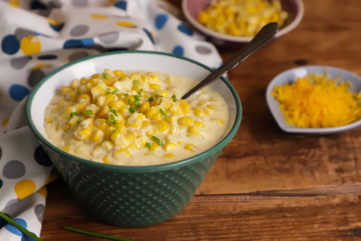 Meleg sajtkrémes kukoricasaláta recept