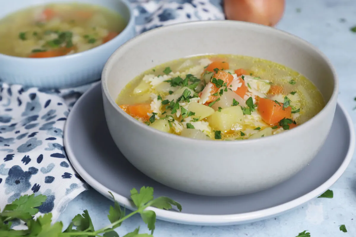 Gyors zöldségleves eperlevéllel recept