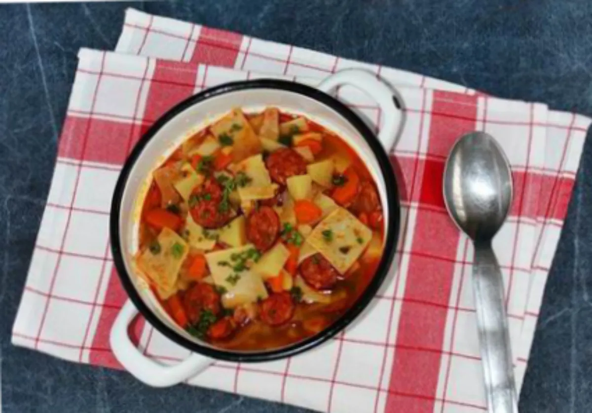 Zöldséges-kolbászos lebbencsleves recept