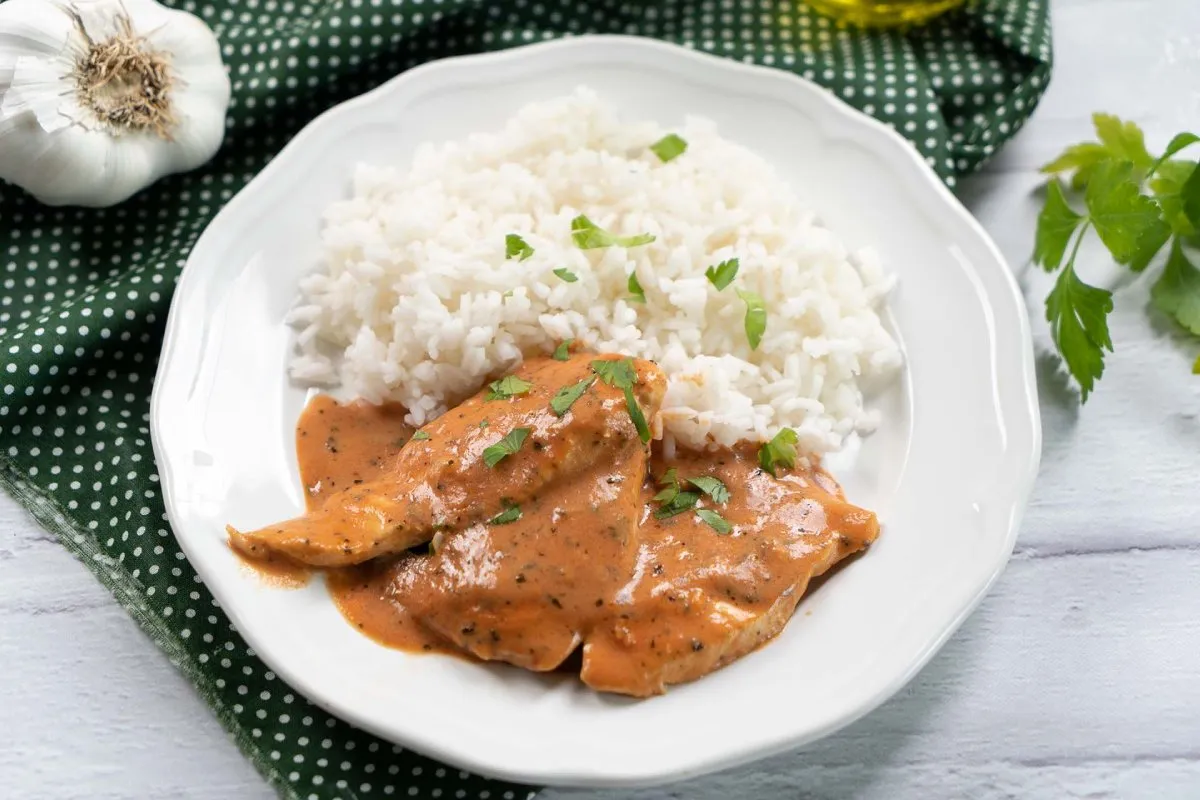 Paradicsomos-tejszínes csirkemell recept
