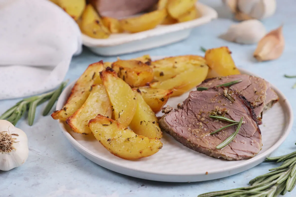 Fokhagymás-rozmaringos szűzérme krumplival recept