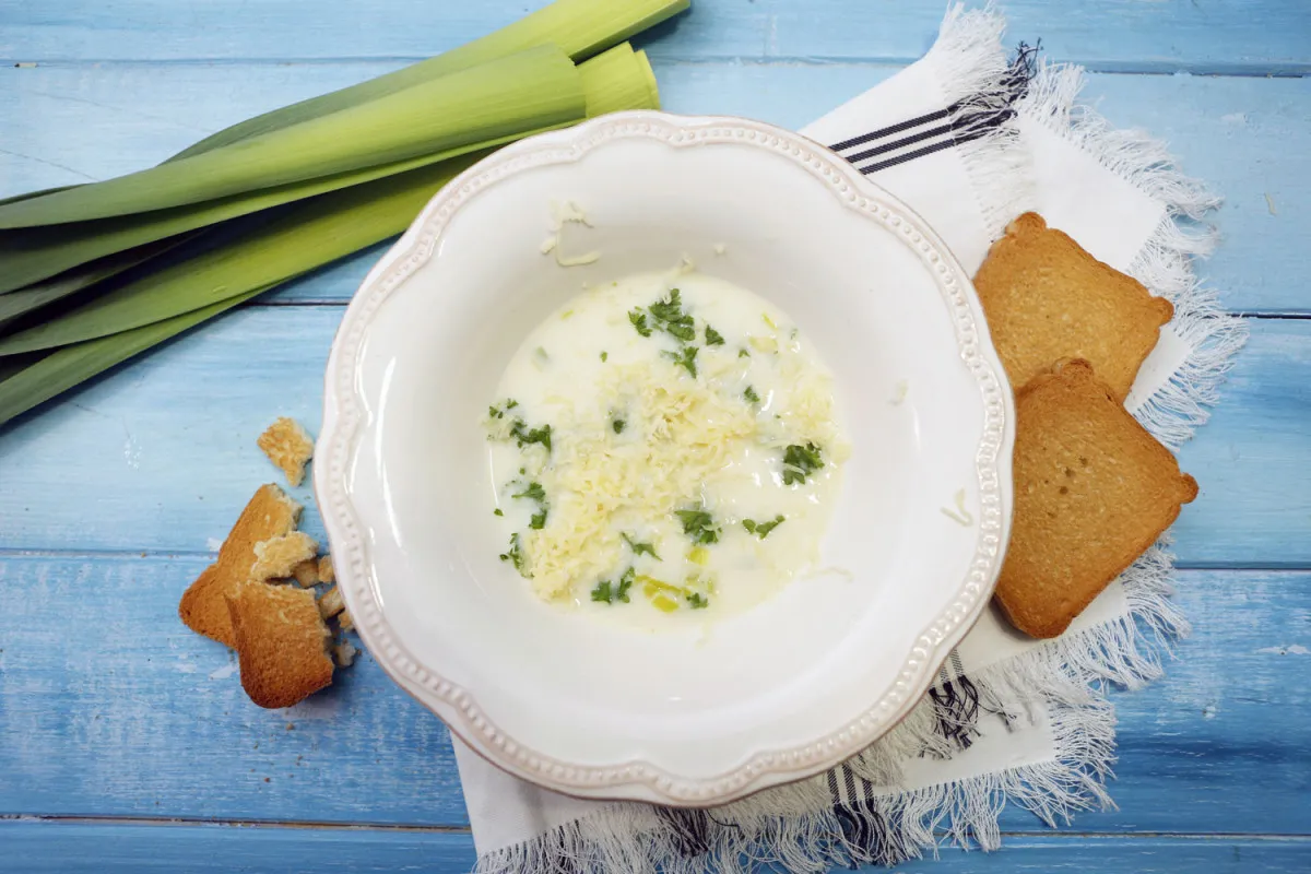 Sajtos póréhagymakrémleves recept