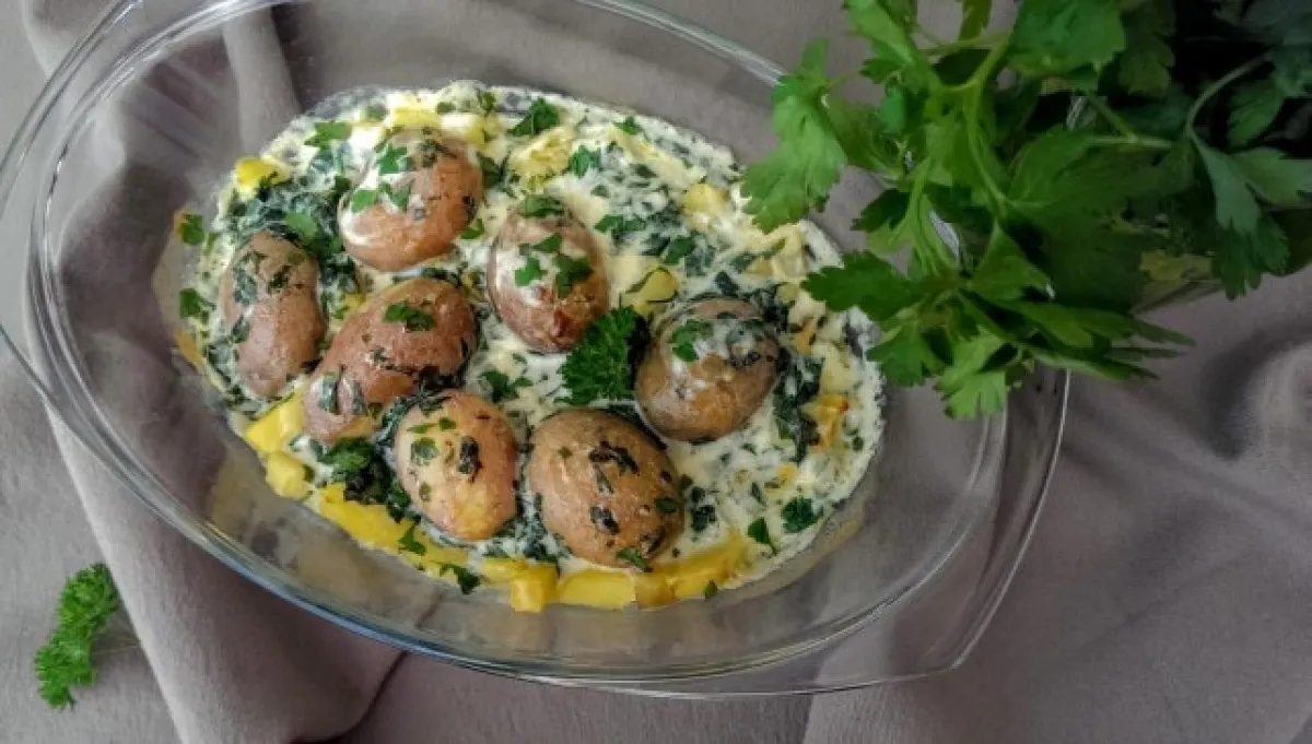 Újkrumpli tejszínes-petrezselymes szószban  recept