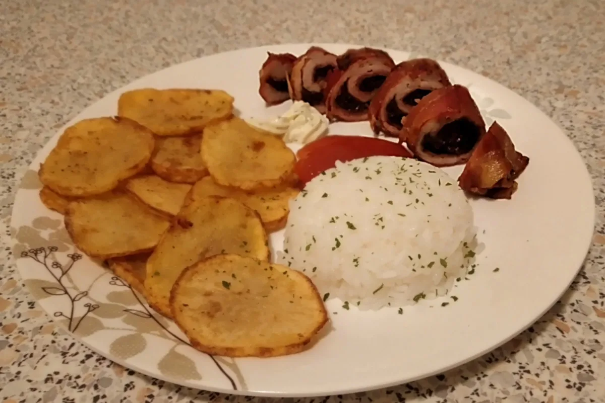 Fekete fokhagymával, sajttal töltött göngyölt hús recept