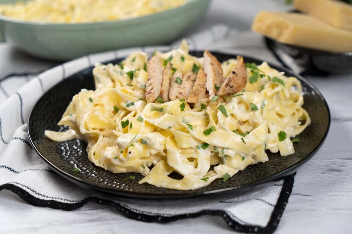 Alfredo tészta (krémes tejszínes tészta) recept