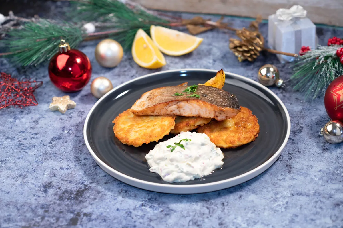 Lazacsteak burgonyatócsnival, remuládmártással recept