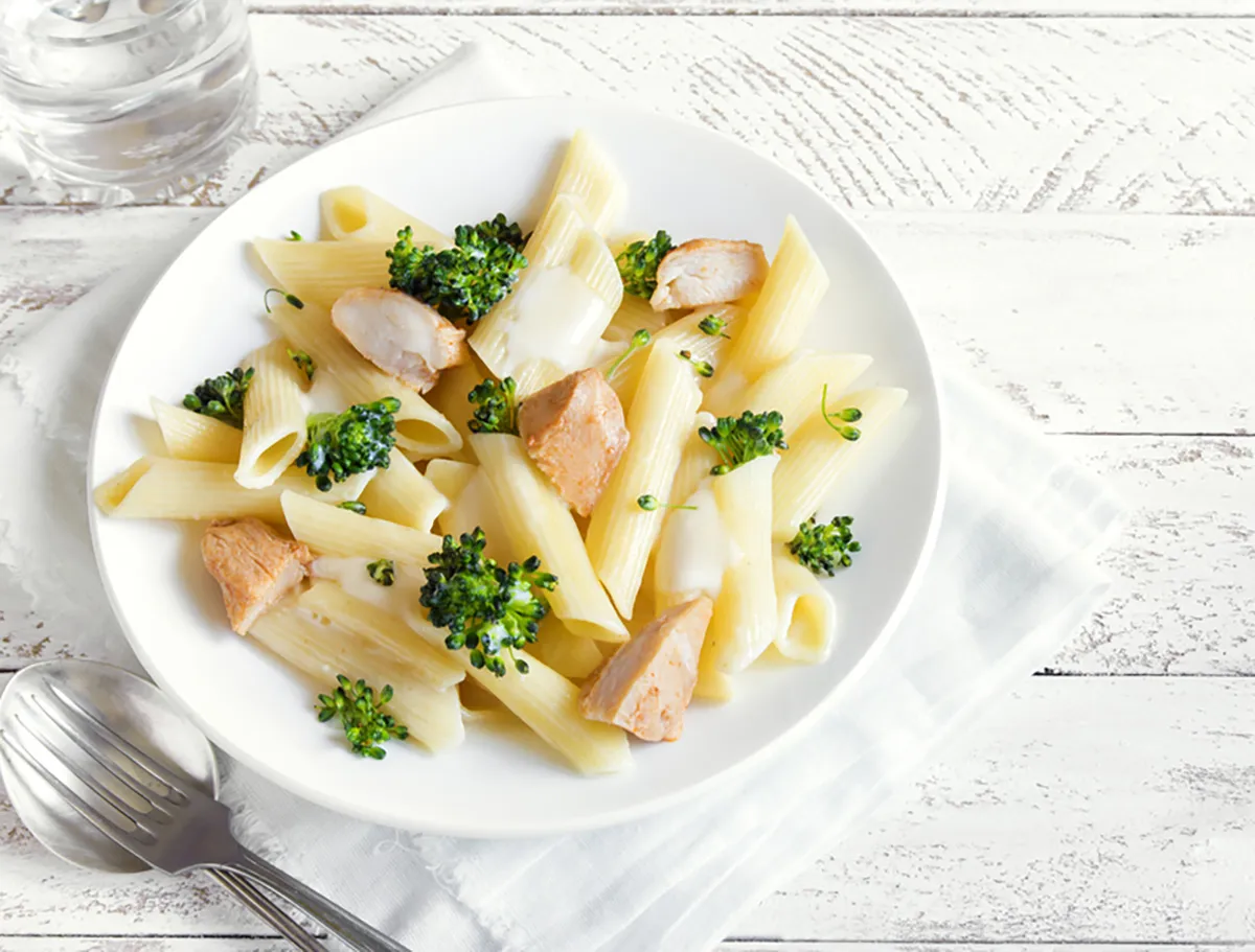 Csirkés-brokkolis tészta recept