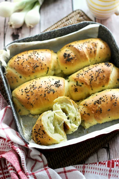 Mozzarellás hagymás bukta recept