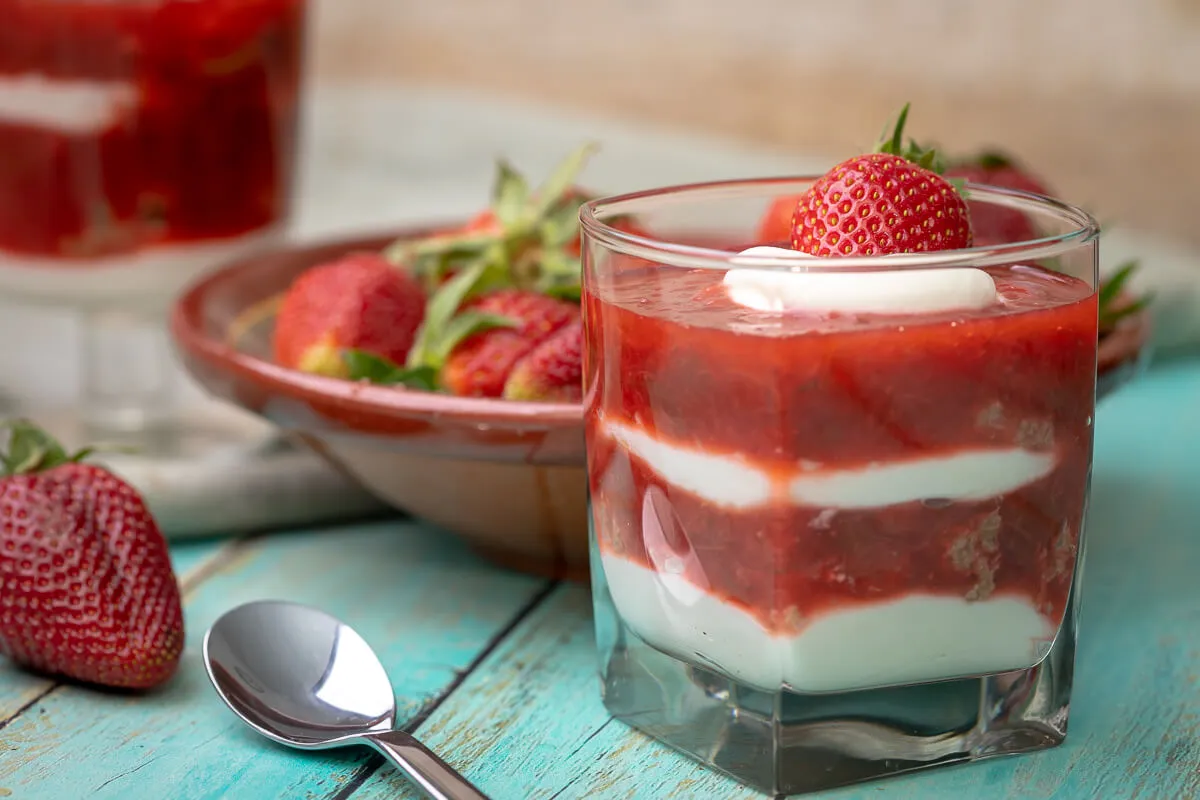Epres-rebarbarás sajttorta pohárban recept