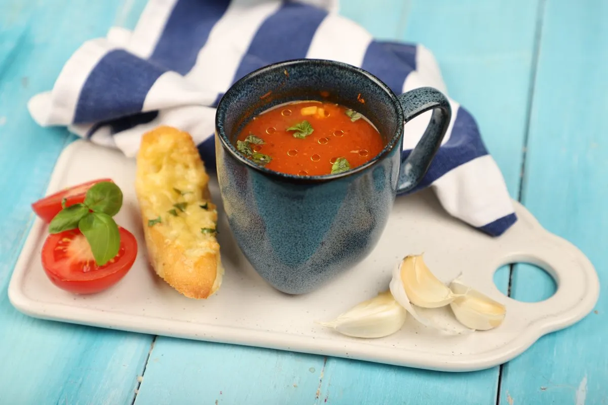 Sült paradicsomleves cheddar sajtos pirítóssal recept