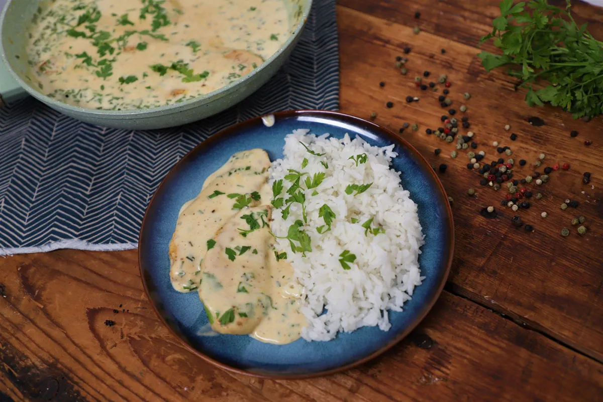 Borsos-mustáros csirkemell krémes sajtmártásban recept