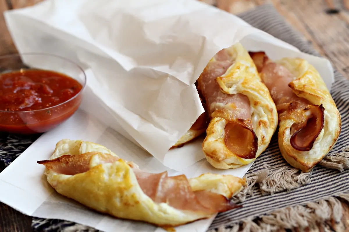 Sajtkrémes-sonkás kifli recept