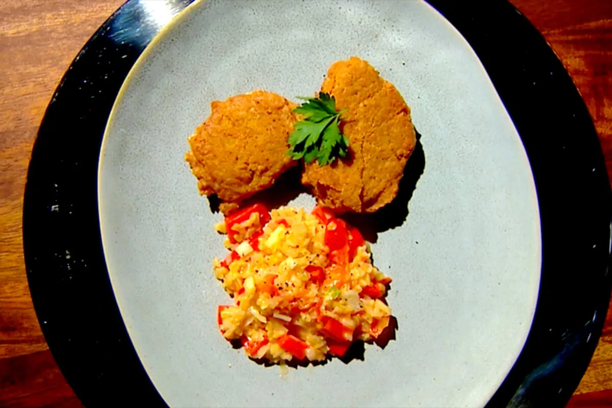Csicseriborsó fasírt zabliszttel és zöldséges bulgurral recept