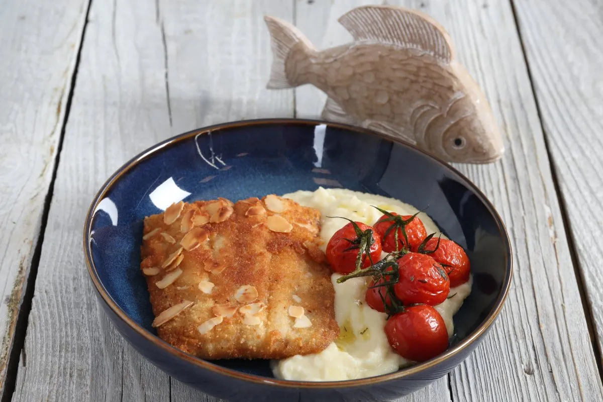 Mandulás bundában sült pisztráng zelleres burgonyapürével recept