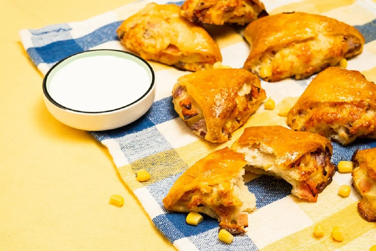 Sonkás-kukoricás háromszög recept