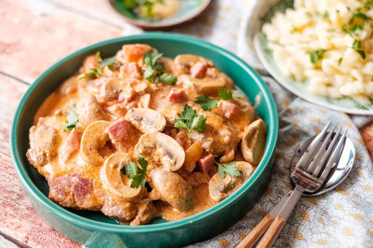 Bakonyi sertésszelet nokedlivel recept