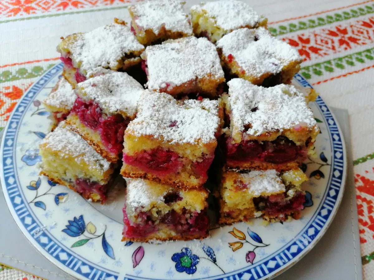 Meggyes kevert sütemény  recept