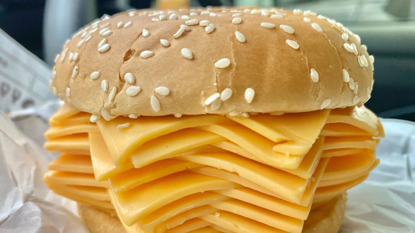 Super cheeseburger /Fotó: Reddit - u/Token_Thai_person