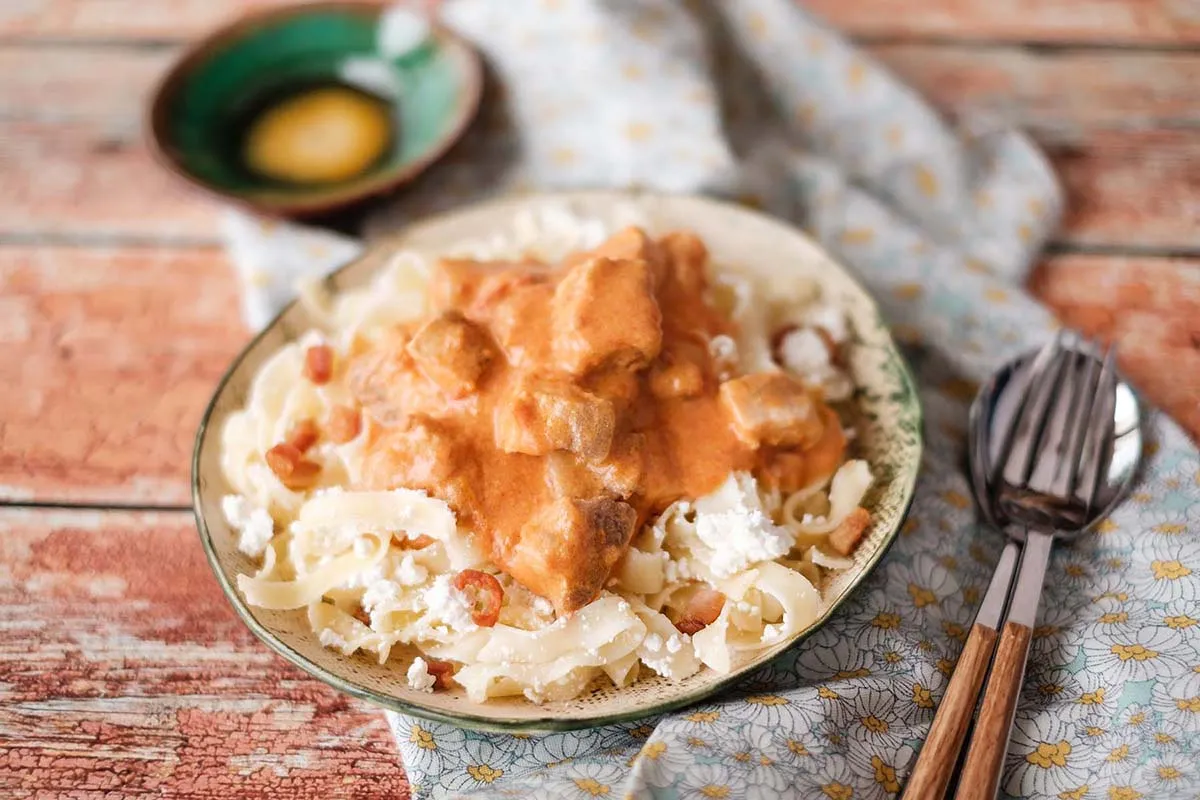 Harcsapaprikás túrós csuszával recept