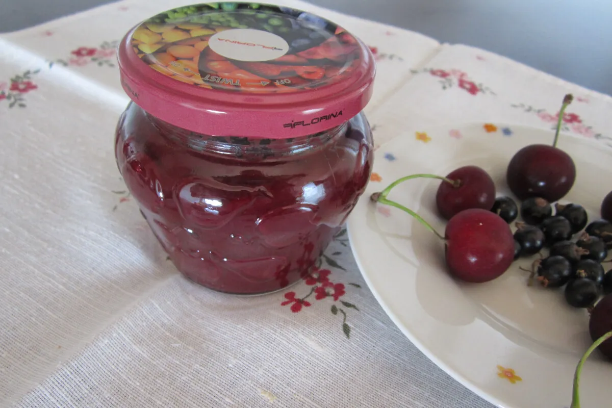 Pikáns meggylekvár recept