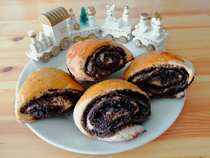 Mákos kelt  háromszögek recept