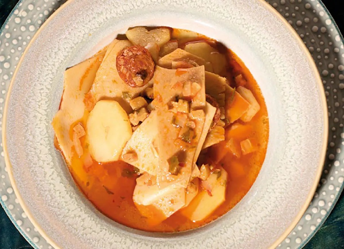 Húsimádó lebbencsleves kolbásszal és szalonnával recept