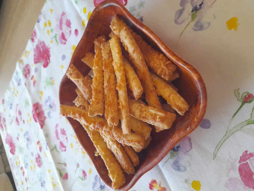 Teljes kiőrlésű sajtos-sós rudacska recept