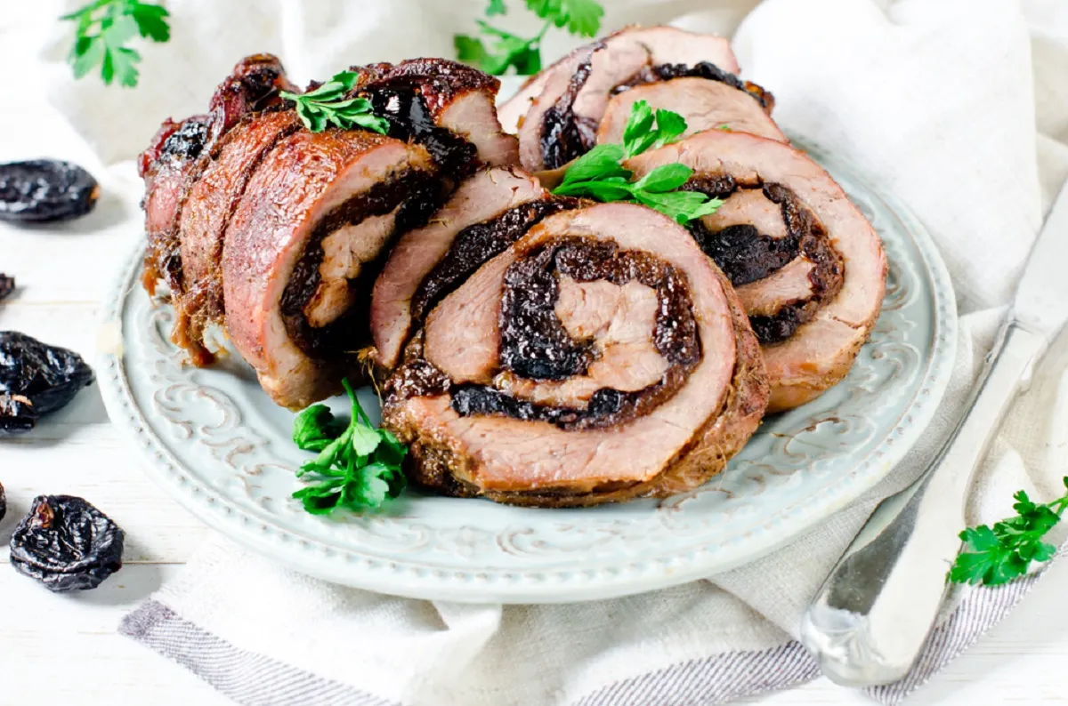 Aszalt szilvával töltött pulykamell  recept