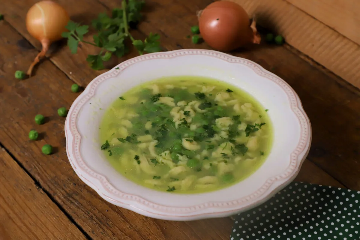 Petrezselymes zöldborsóleves nokedlival recept