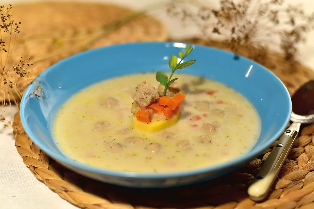 Húsgombócleves kaporral recept