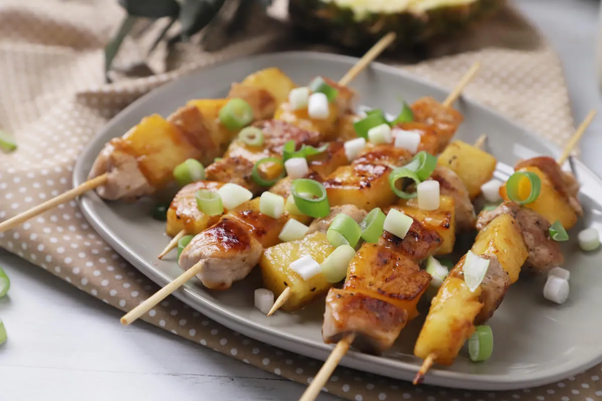 Édes-savanyú húsnyárs ananásszal recept