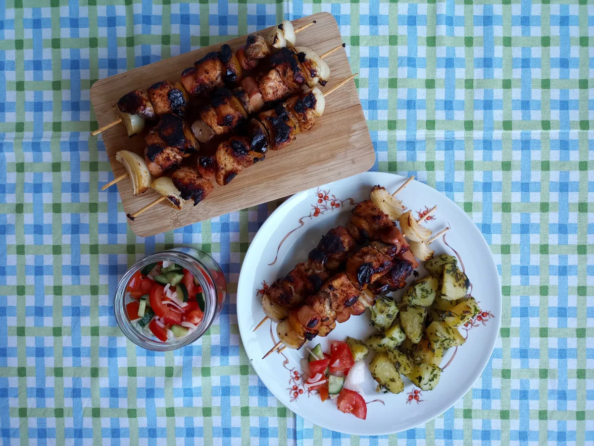 Fűszeres saslik petrezselymes burgonyával recept