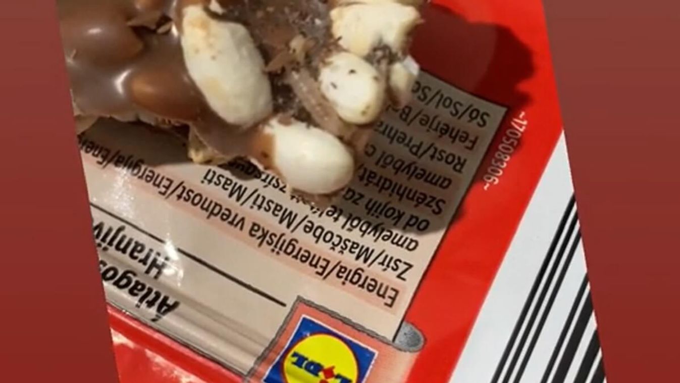 Kukacot találtak a Lidlben kapható rizses csokiban /Fotó: TikTok