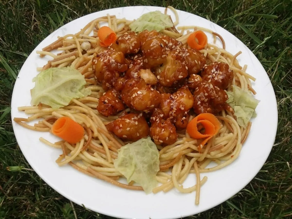 Szezámmagos csirkemell sült tésztával recept