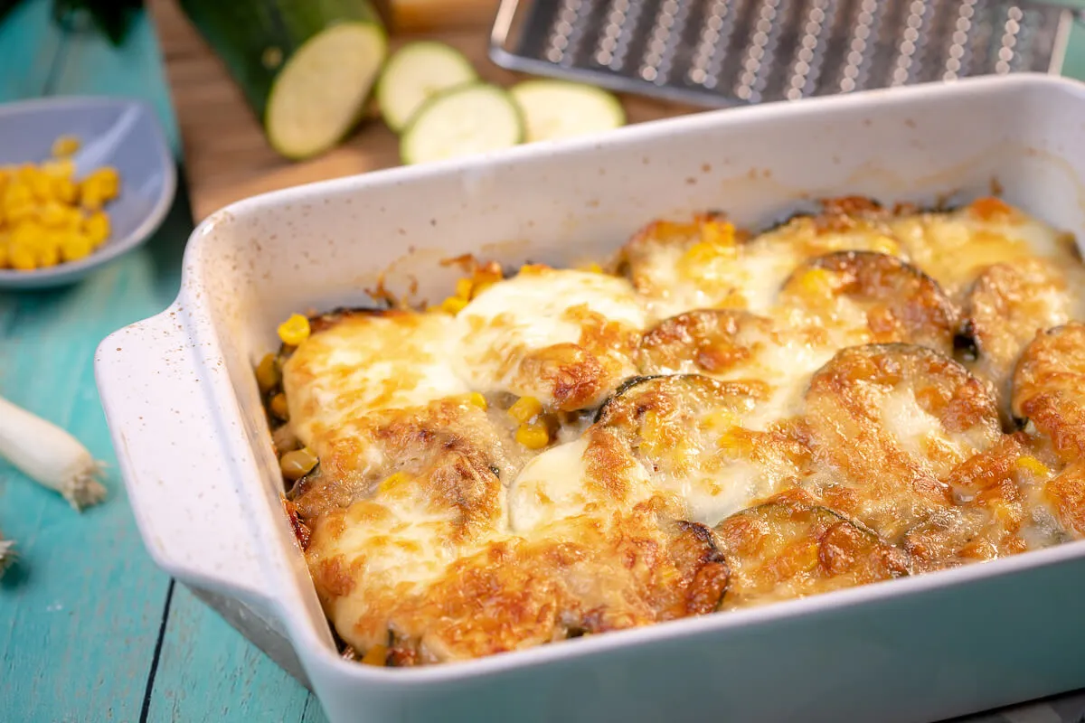 Sajtos-kukoricás sült cukkini recept