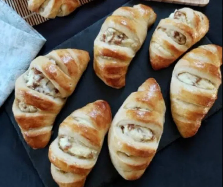 Tehéntúrós és sárgabarackos kifli recept