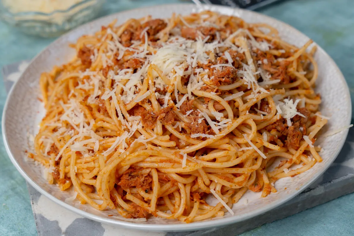 Tonhalas tészta paradicsomosan recept