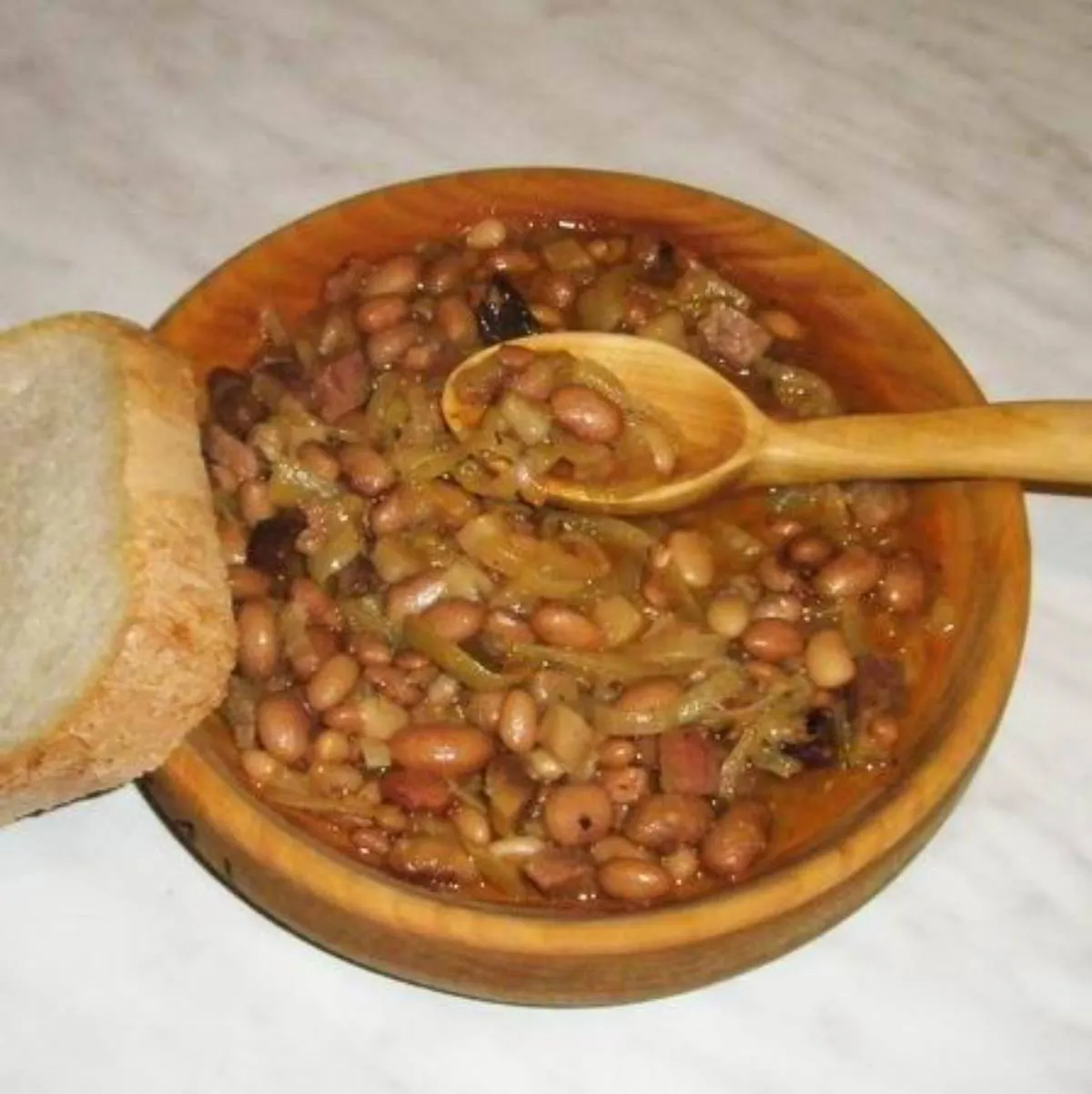 Hagymás bab Bud Spencer módra recept