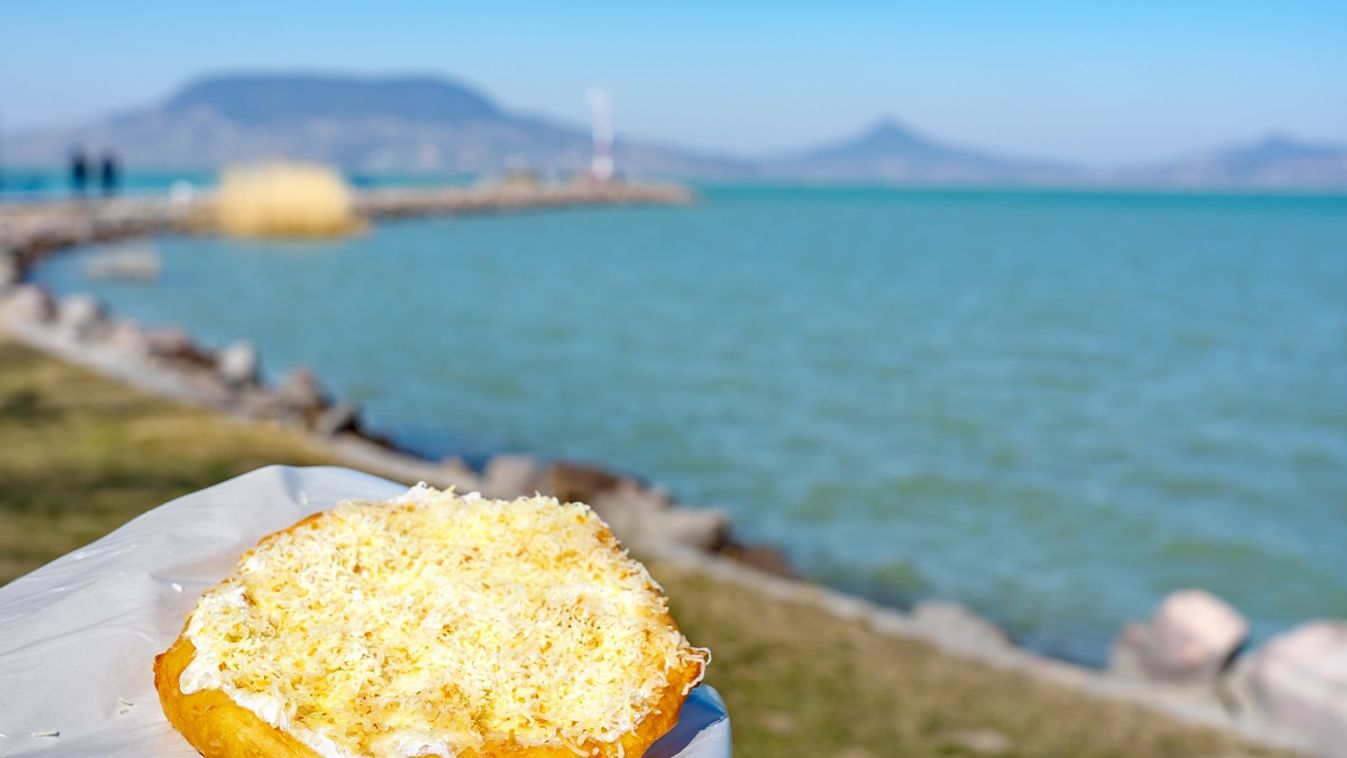 Év Strandétele Balaton lángos /Fotó: Shutterstock