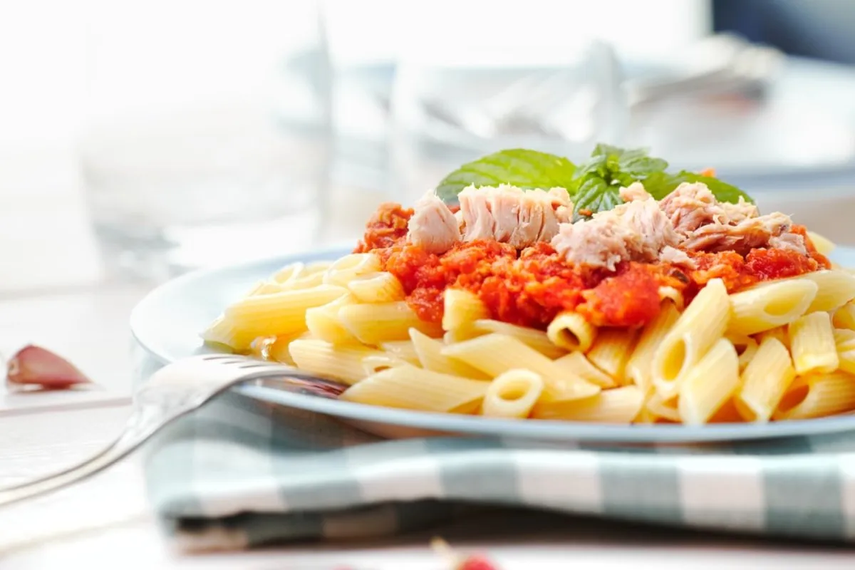 Tonhalas-paradicsomos penne recept