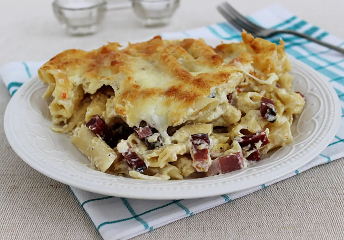 Sonkás-sajtos tészta csőben sütve recept