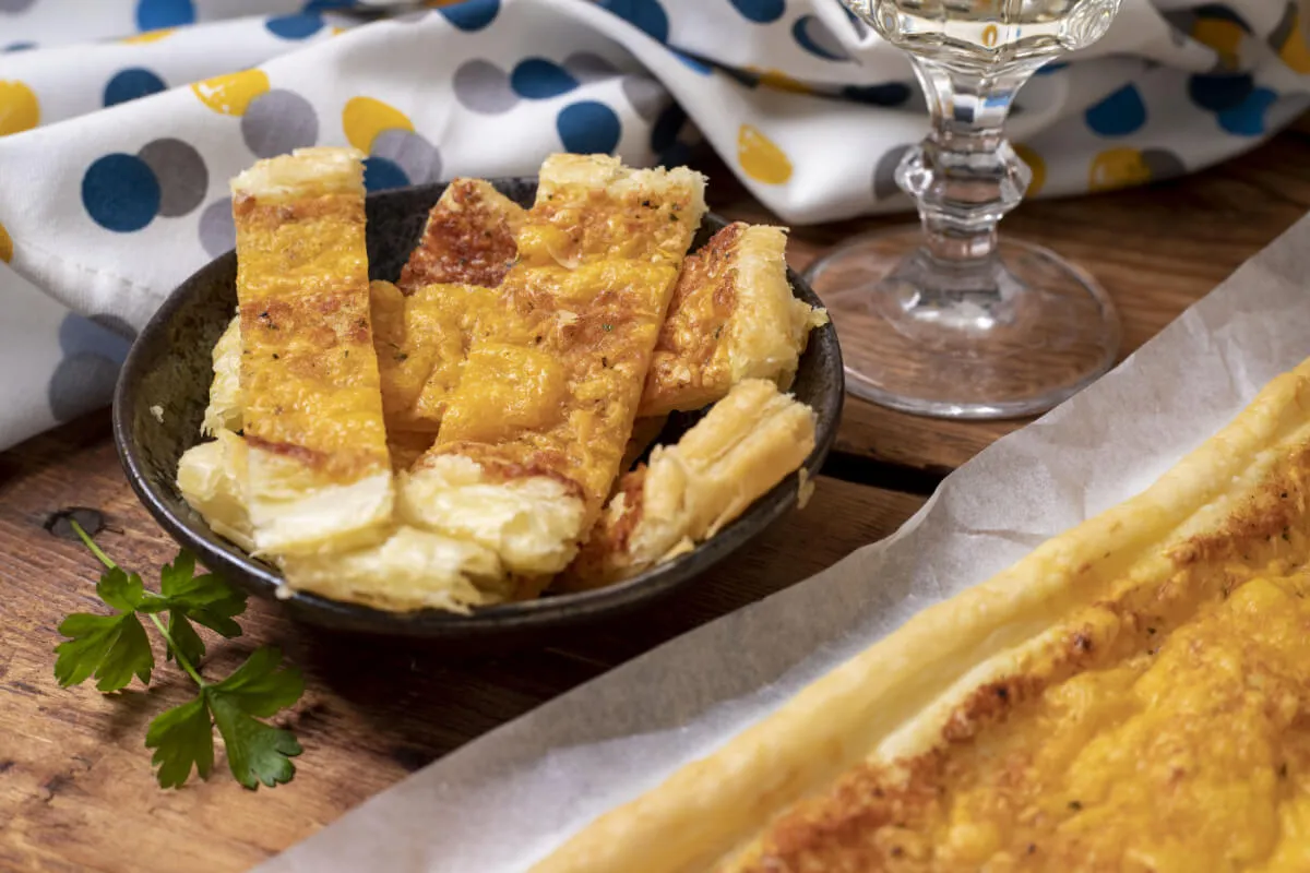 Fokhagymás kenyér leveles tésztából recept