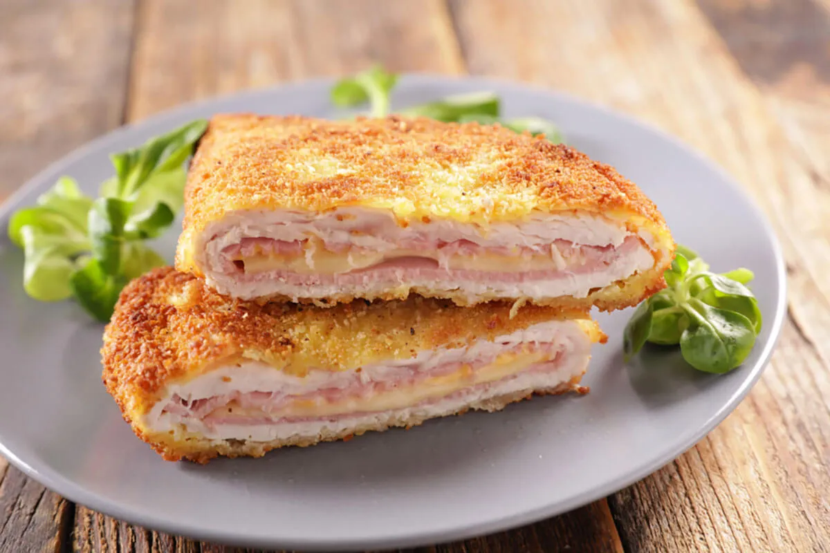 Sonkával-sajttal töltött rántott hús recept