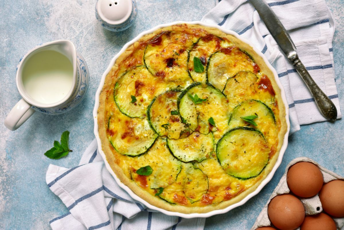 Cukkinis-kecskesajtos quiche recept