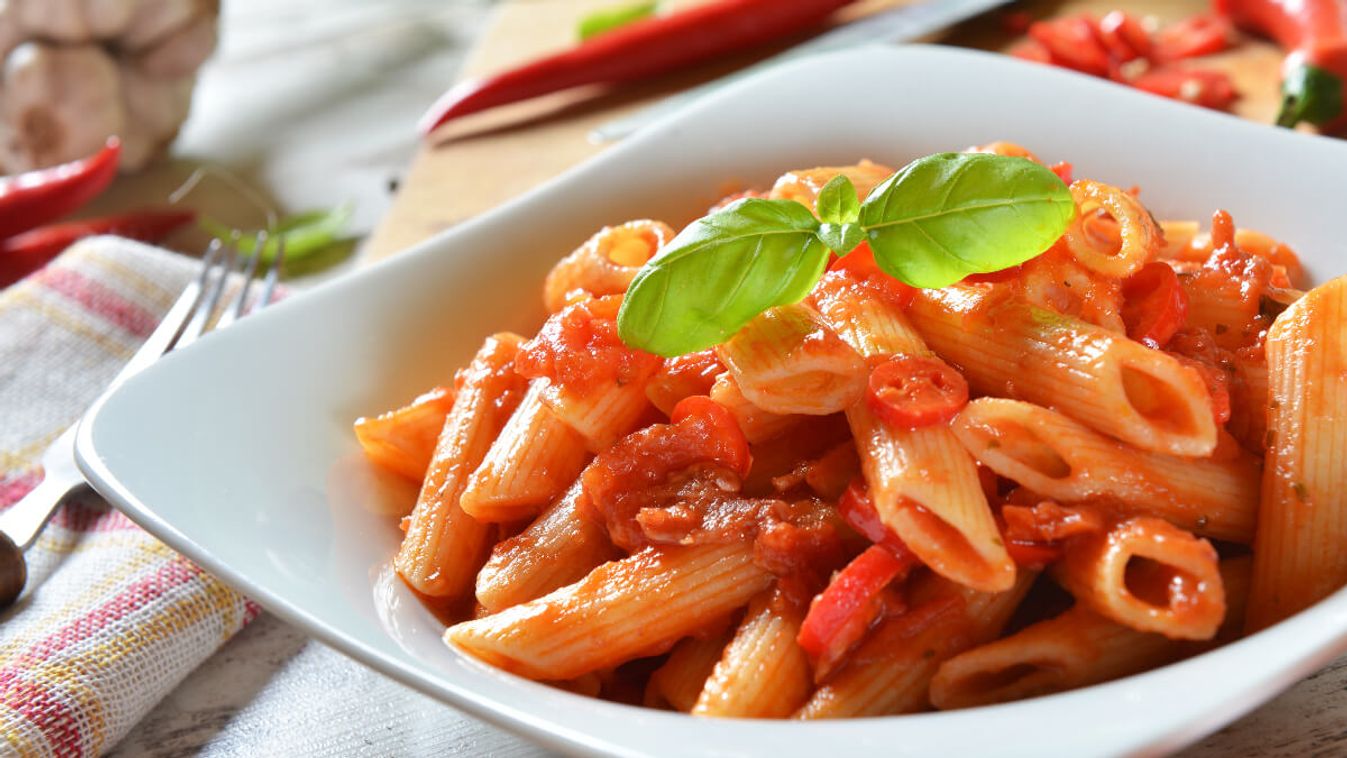 Penne all' Arrabbiata avagy isteni paradicsomos tészta olasz módra (Fotó: Shutterstock)