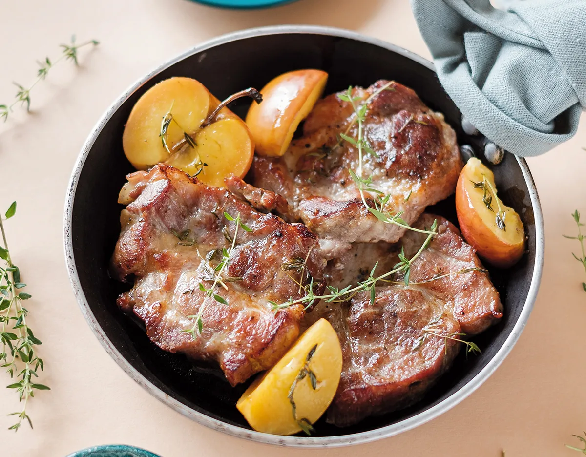 Sült tarja kakukkfüves almával recept