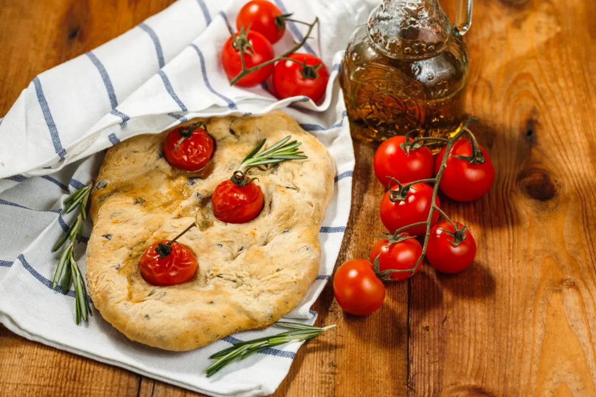 Rozmaringos-paradicsomos focaccia recept